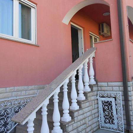 Apartments And Rooms Villa Chiara Krnica Eksteriør bilde