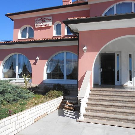 Apartments And Rooms Villa Chiara Krnica Eksteriør bilde