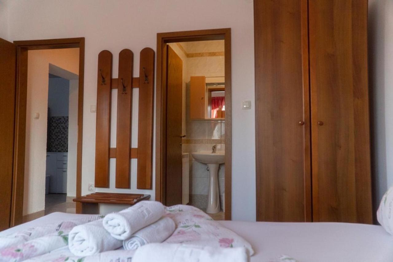 Apartments And Rooms Villa Chiara Krnica Eksteriør bilde
