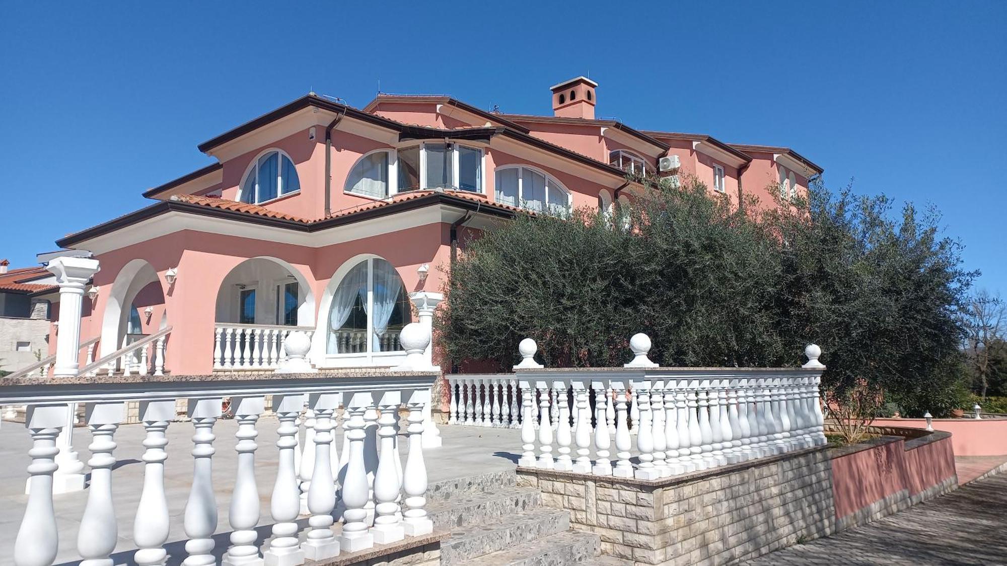 Apartments And Rooms Villa Chiara Krnica Eksteriør bilde